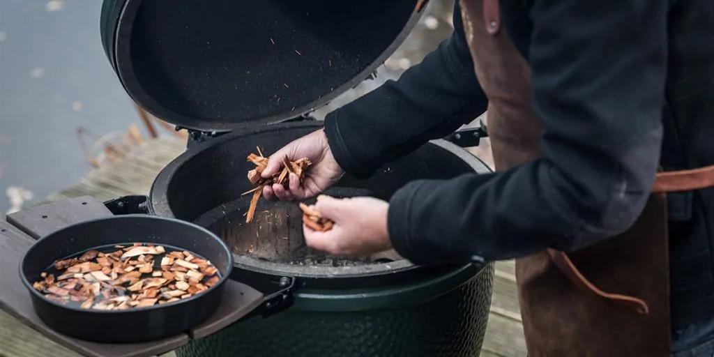 Aschii pentru afumat din lemn de mar, Big Green Egg — imaginea 5