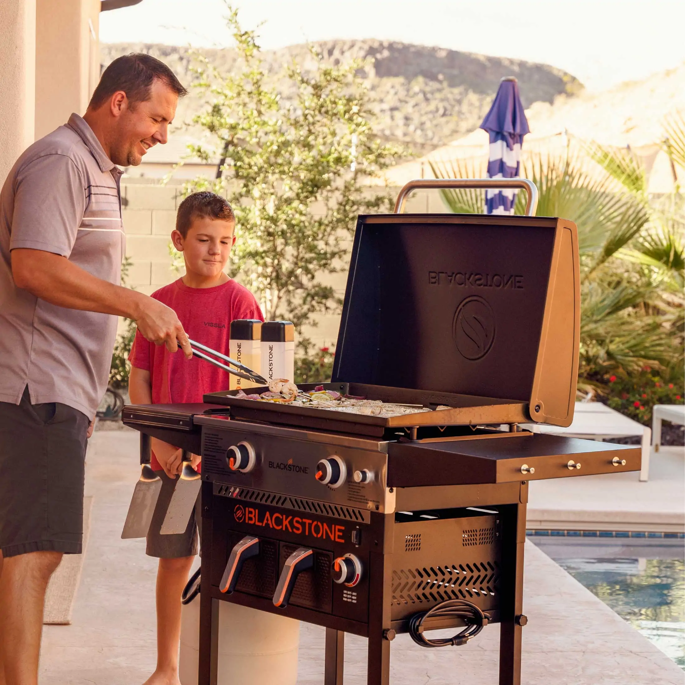 Grătar tip plită pe gaz Blackstone 28" cu air fryer și capac - husă pentru grătar + husă pentru butelie CADOU — imaginea 6