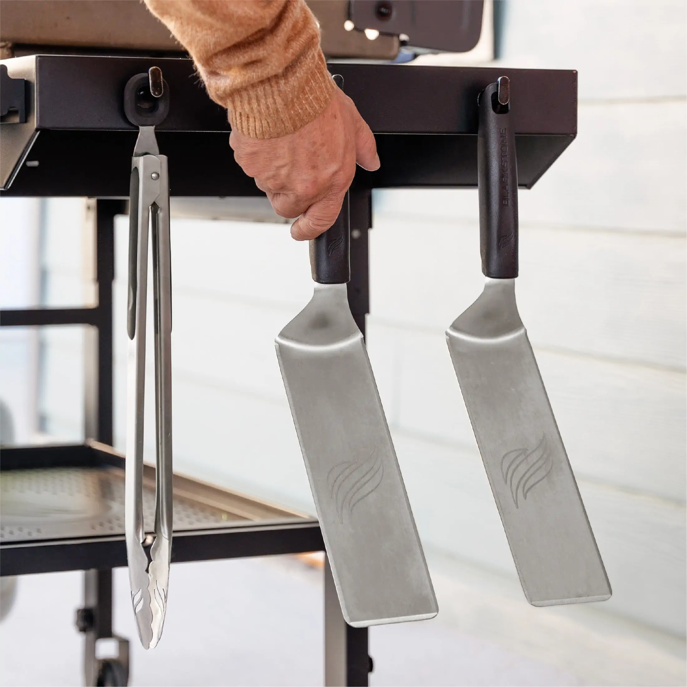 Grătar tip plită pe gaz Blackstone Iron Forged 28" cu capac 2 arzătoare - husă pentru grătar și husă pentru butelie CADOU — imaginea 7