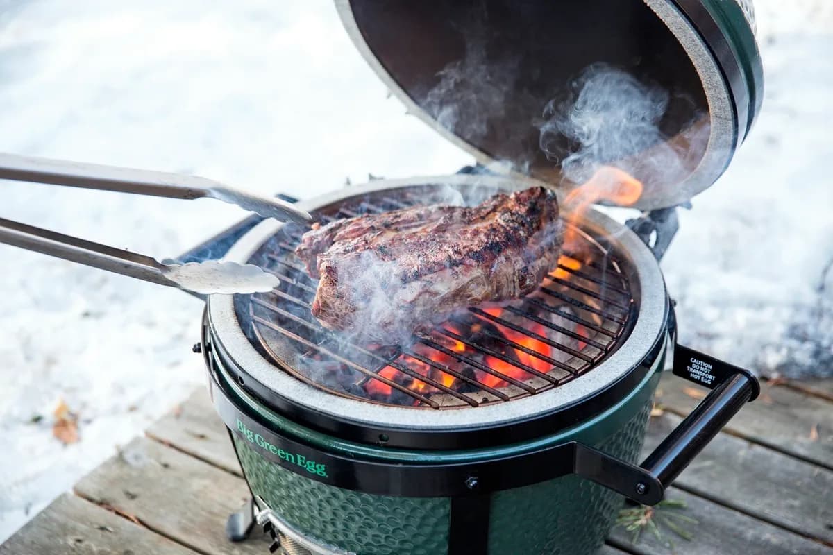 Grill-ul în sezonul rece: Cum să te bucuri de grătar pe tot parcursul anului