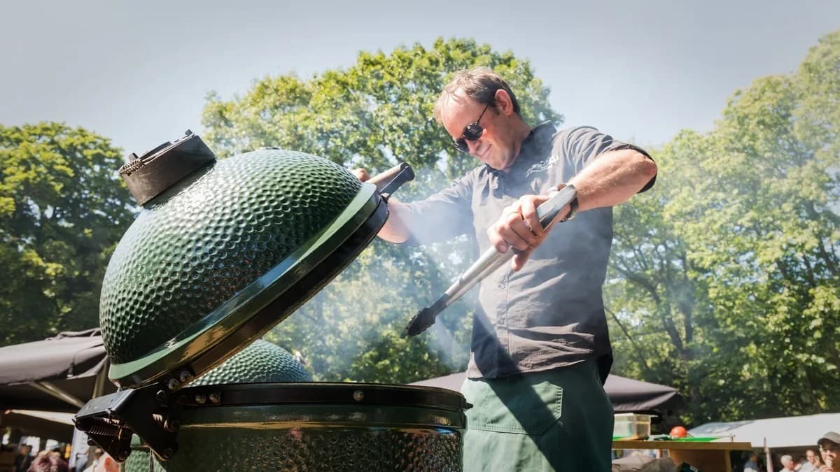 Un Team Building de neuitat: Gătit în Kamado cu echipa Angeloff