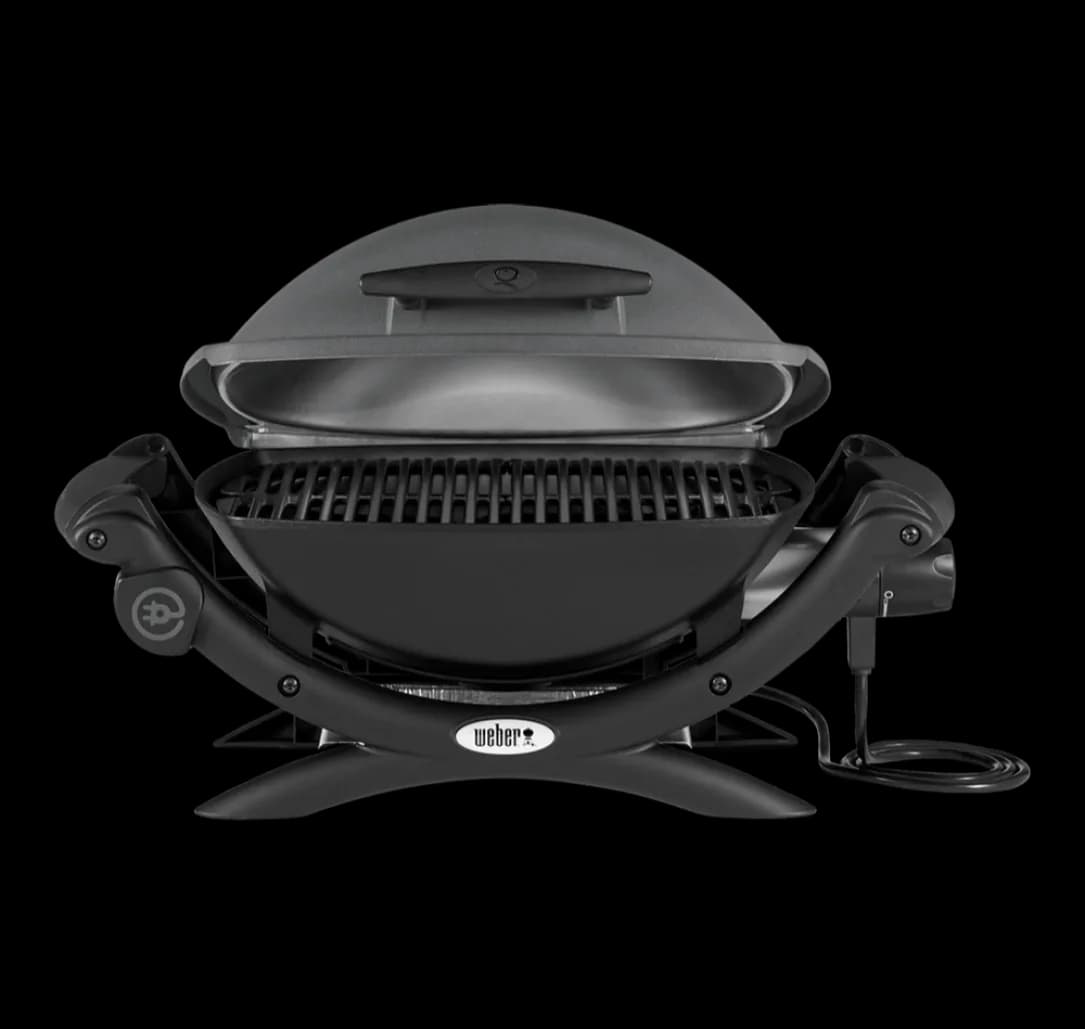Weber Q 1400 antracit cu capacul deschis și grila din fontă emailată