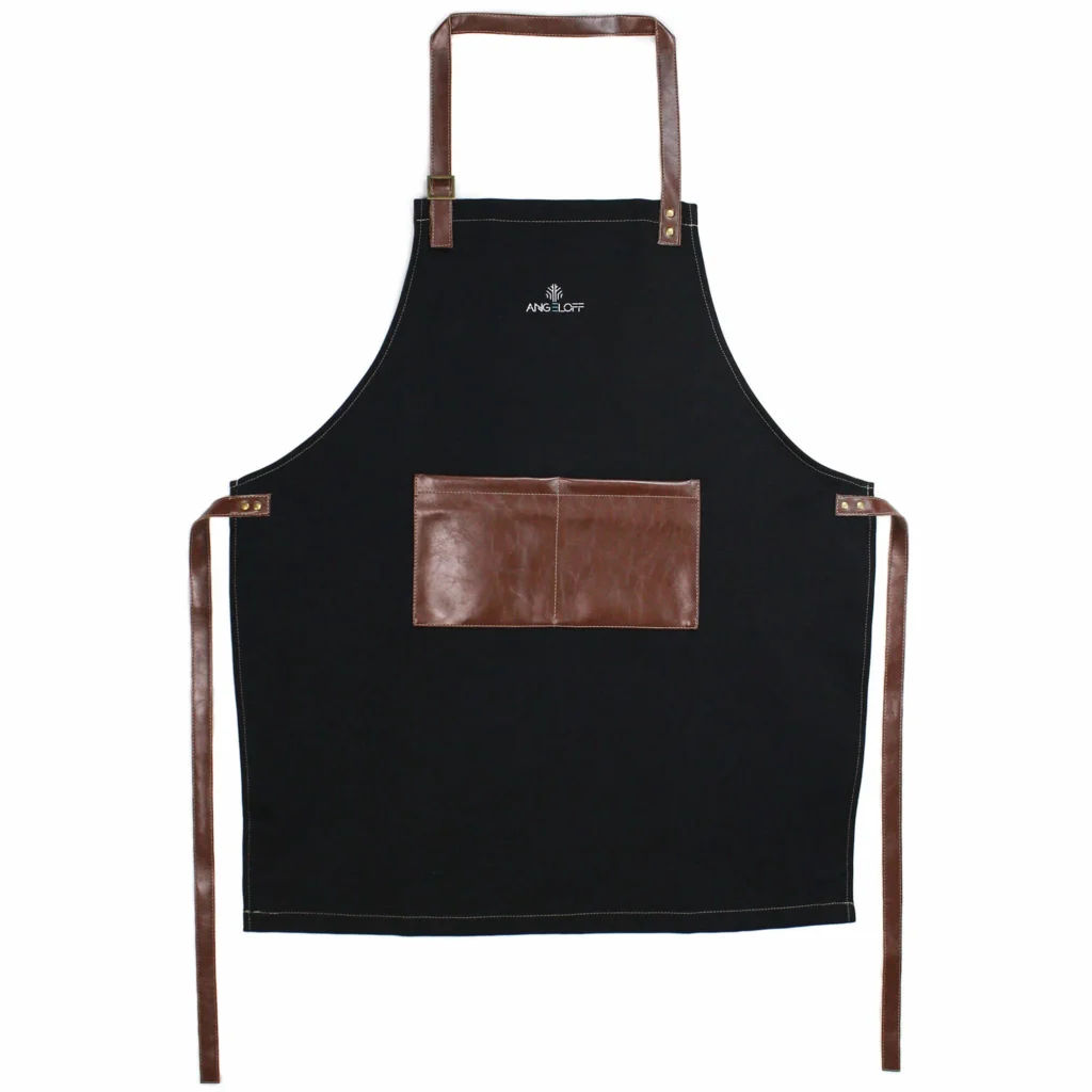 Șorț BBQ de bucătărie sau grătar manufacturat de o afacere de familie, din material denim calitativ negru și piele ecologică maro.