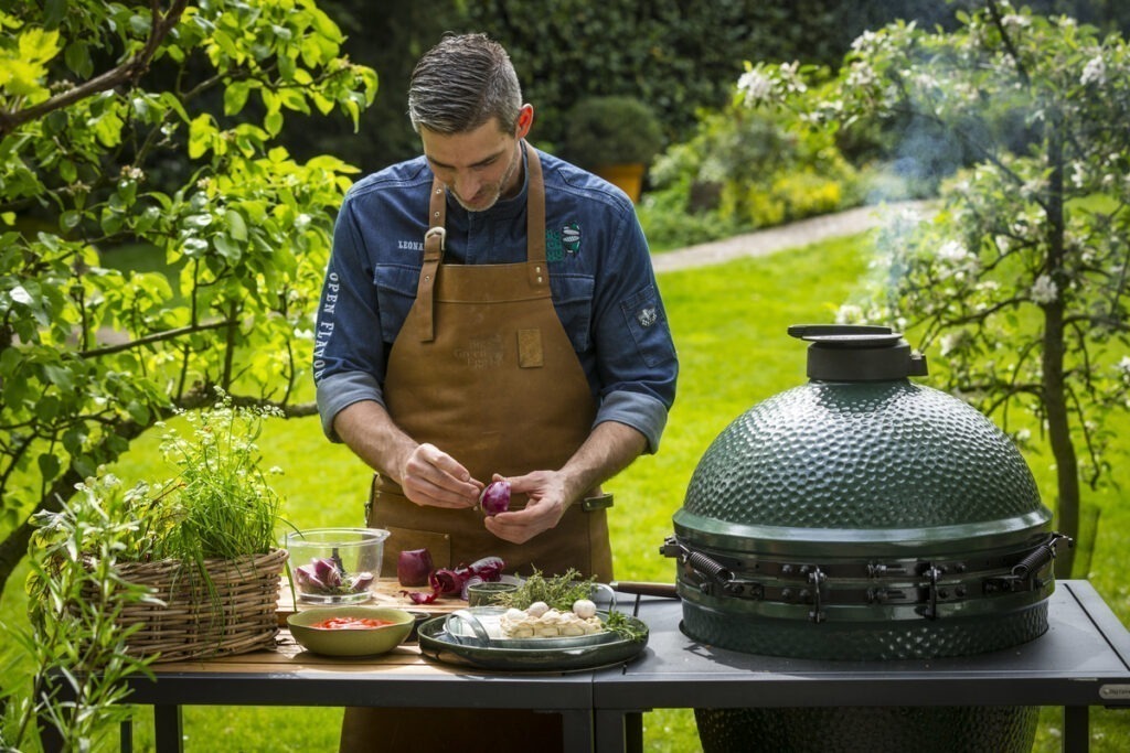 7 Metode de Gătit într-un Grătar – Ce Poate Face un Kamado