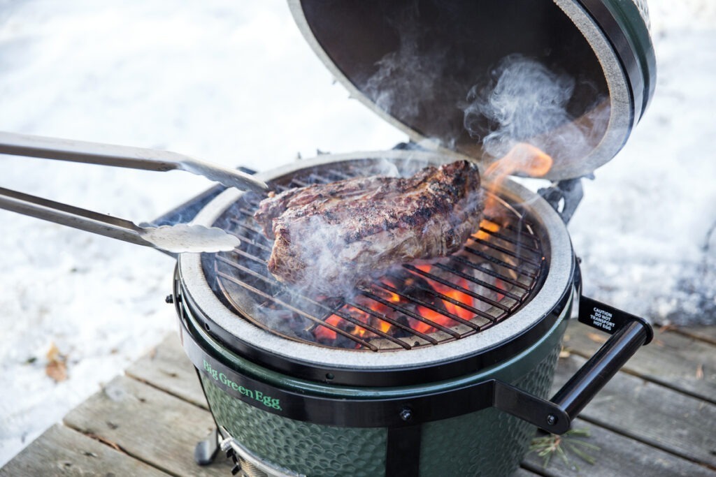 Grill-ul în sezonul rece: Cum să te bucuri de grătar pe tot parcursul anului