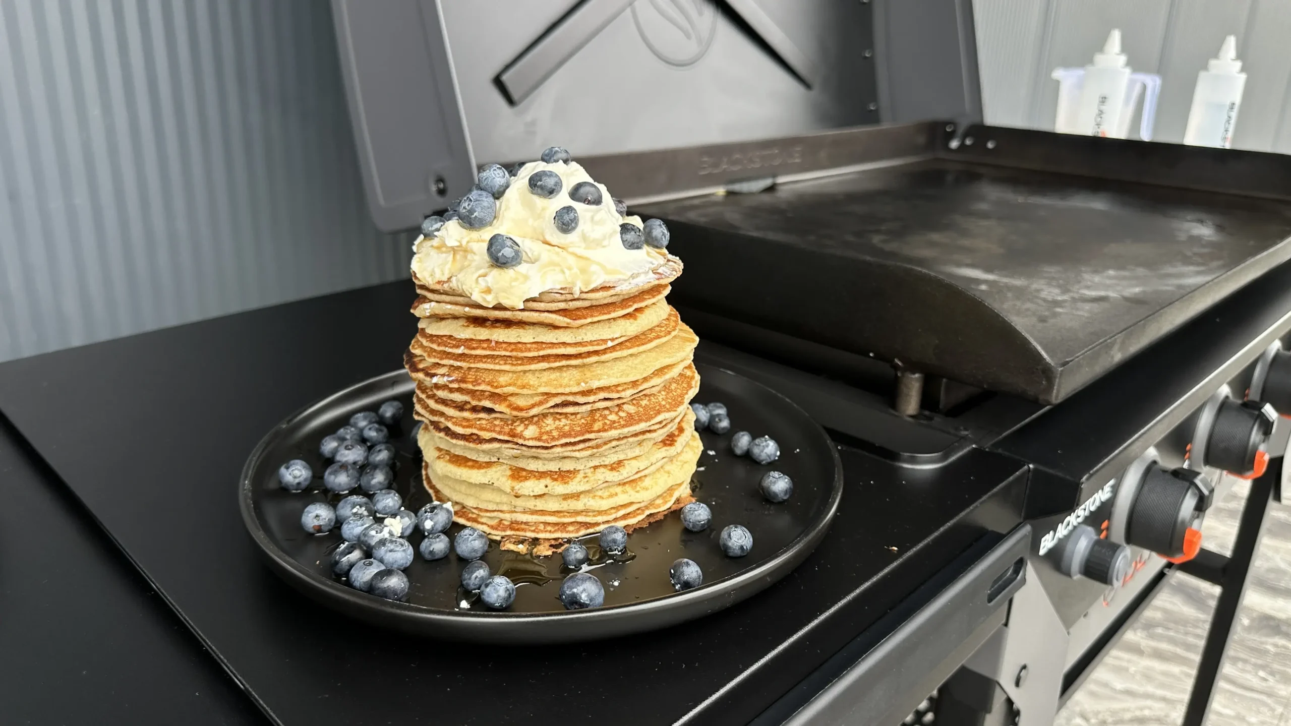 Clătite americane (Pancakes) delicioase grătarul pe gaz plancha Blackstone