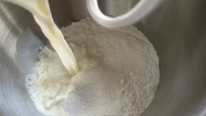 Rețetă chifle pentru burger pufoase de casă - foto 7