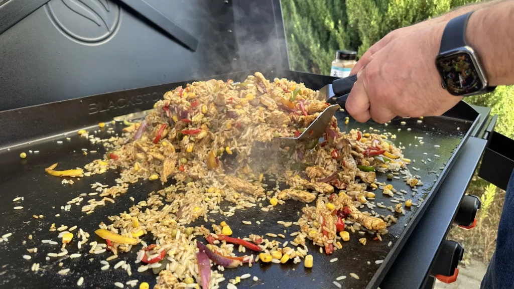 Mai lasă totul pe plancha timp de 1-2 minute, amestecând&hellip;