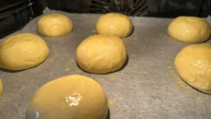Rețetă chifle pentru burger pufoase de casă - foto 18